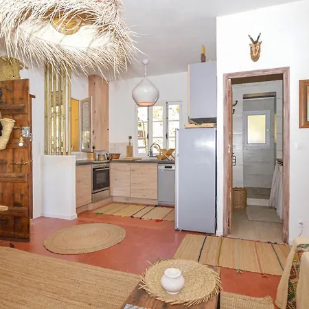 Awesome In Palasca With 2 Bedrooms And Wifi *