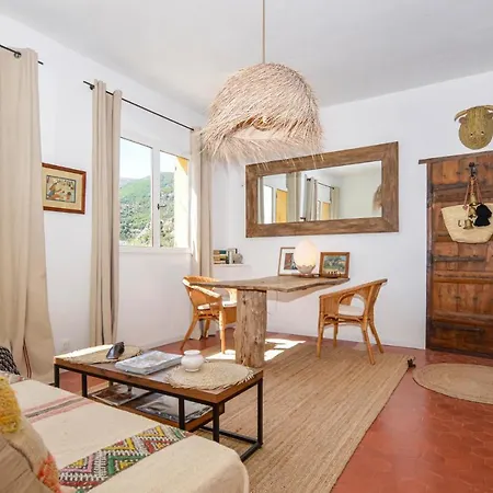 Awesome In Palasca With 2 Bedrooms And Wifi *
